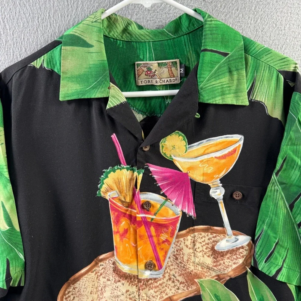 Vintage Tori Richard Shirt Mens Mediuim Black Hawaiian Aloha Rayon Button Up USA
